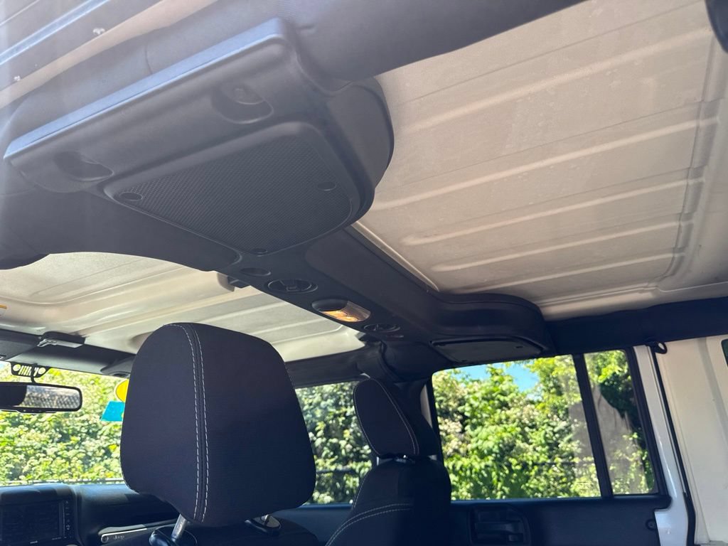 Used 2016 Jeep Wrangler Unlimited Rubicon w/ Connectivity Group AWD/4WD image 34