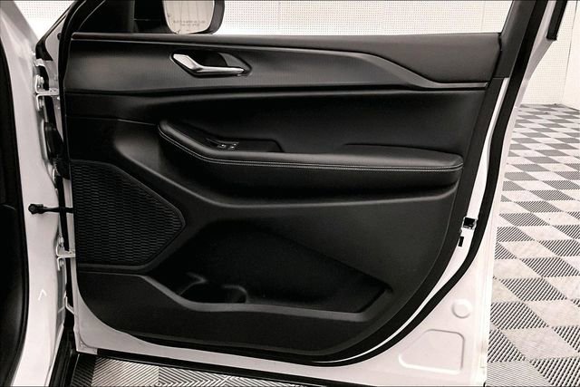 Used 2024 Jeep Grand Cherokee Laredo w/ Luxury Tech Group I image 21