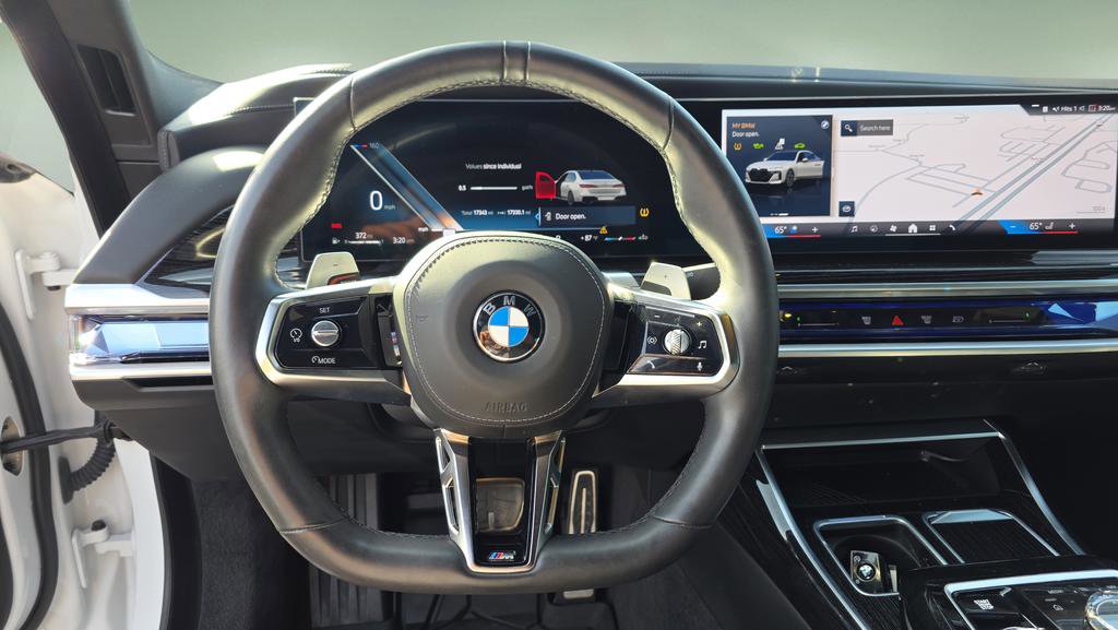 Used 2025 BMW 760i xDrive w/ Premium Package image 21
