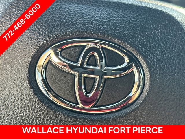 Used 2023 Toyota Corolla SE FWD image 5