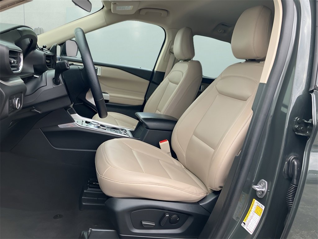 Used 2023 Ford Explorer XLT w/ Equipment Group 202A image 10