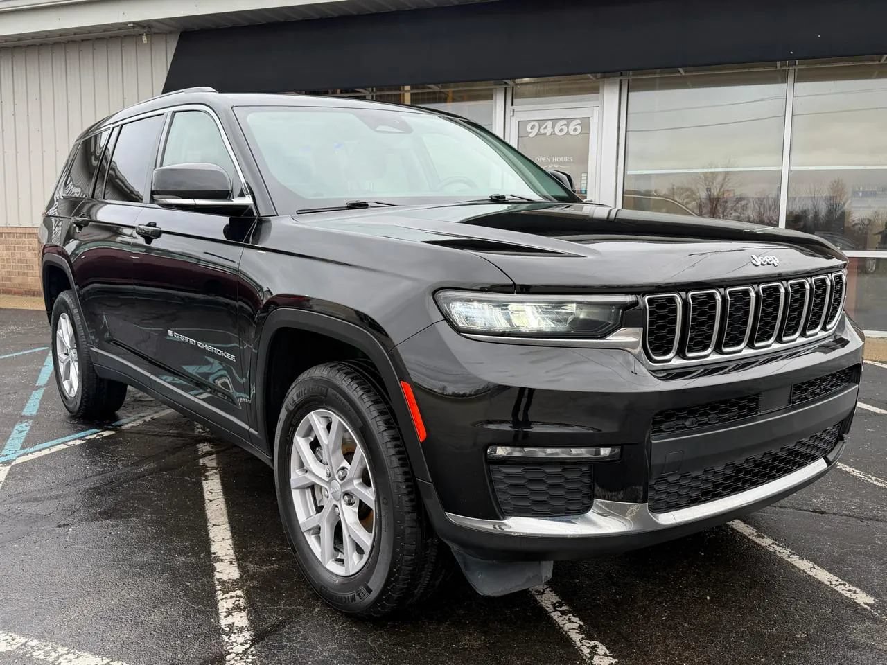 Used 2022 Jeep Grand Cherokee L Limited AWD/4WD image 7