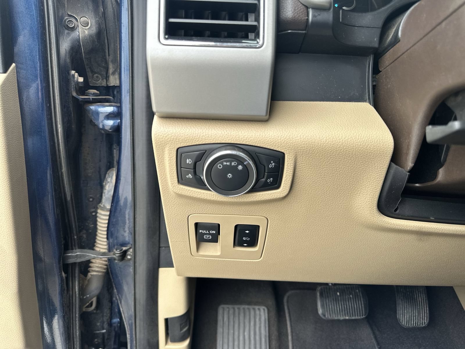 Used 2020 Ford F150 Lariat AWD/4WD image 18