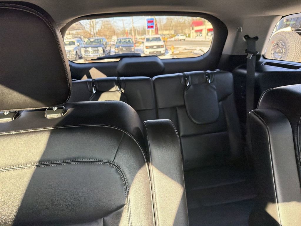 Used 2022 Ford Explorer XLT w/ Equipment Group 202A image 24