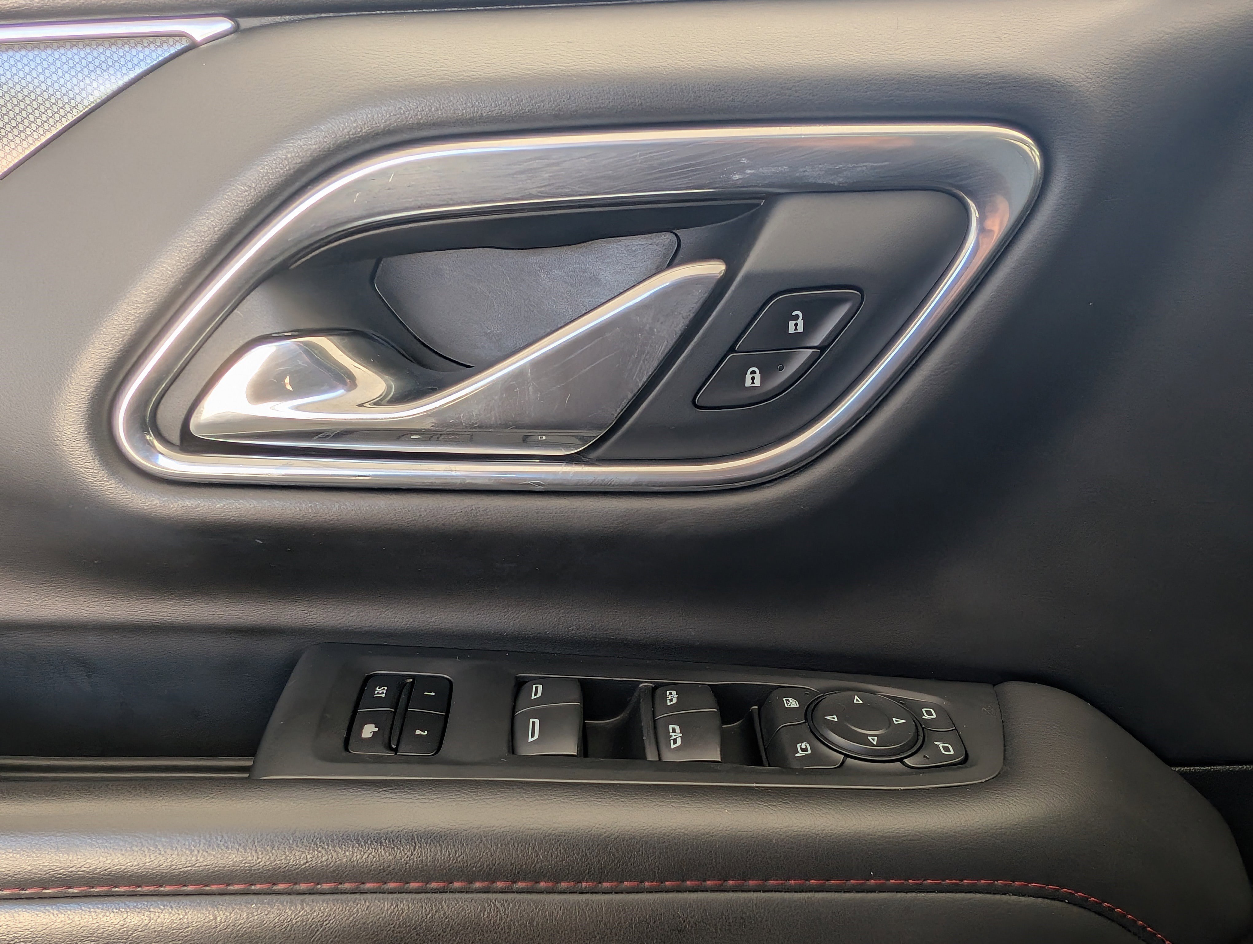 Used 2021 Chevrolet Suburban RST w/ Luxury Package RWD image 16