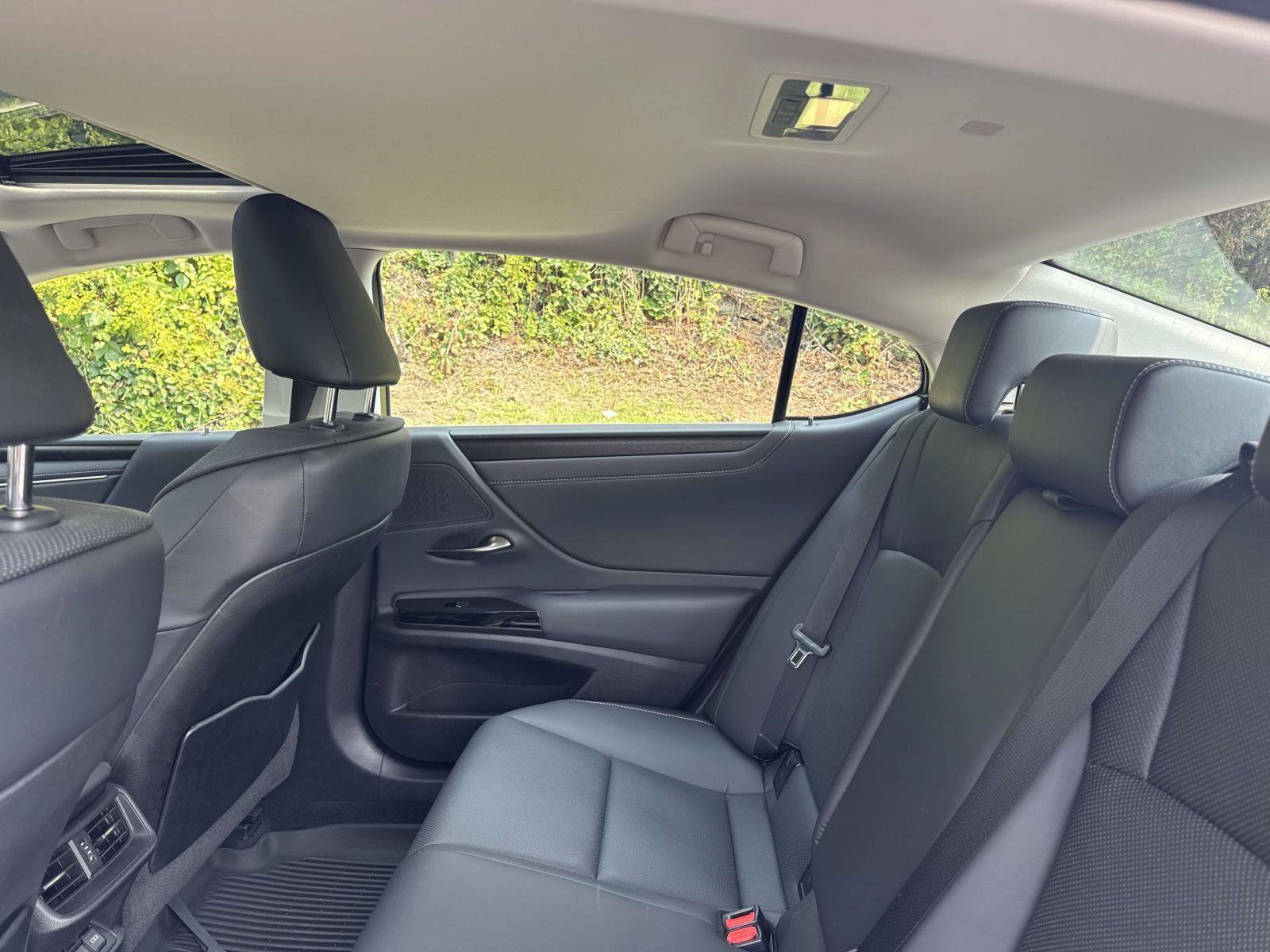 Used 2022 Lexus ES 350 w/ Premium Package FWD image 13