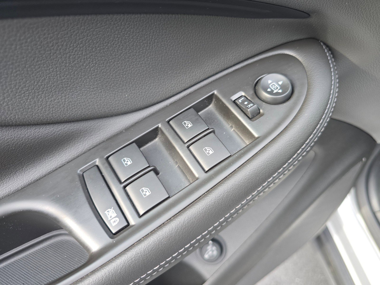 Used 2019 Buick Envision Essence w/ LPO, Active Package image 27