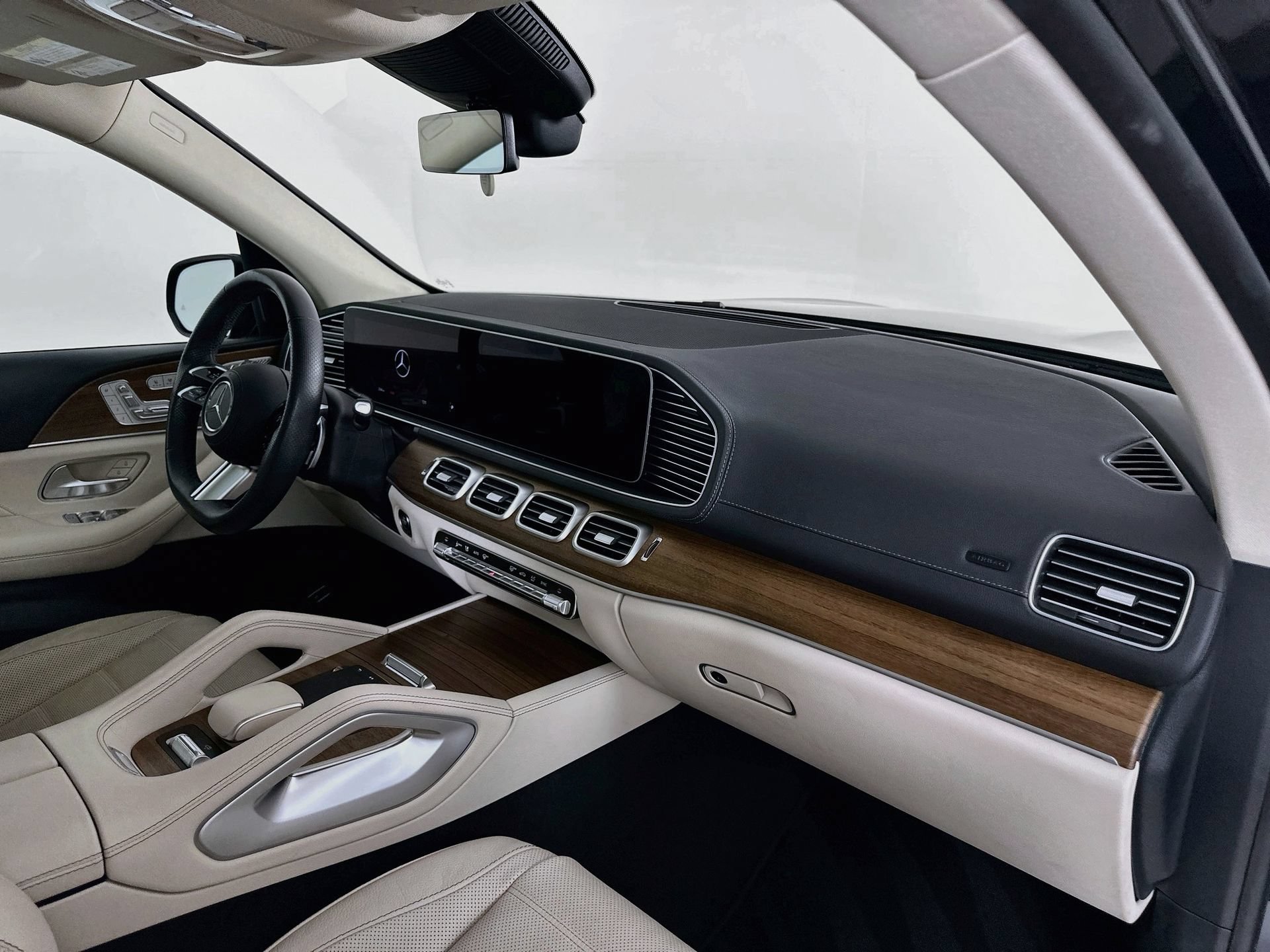 Used 2024 Mercedes-Benz GLS 580 4MATIC image 33