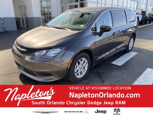 Used 2023 Chrysler Voyager LX image 1