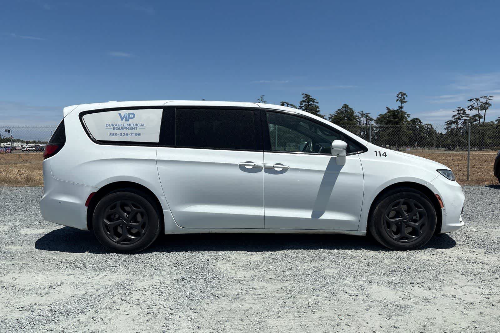 Used 2022 Chrysler Pacifica Limited w/ S Appearance Package FWD image 9