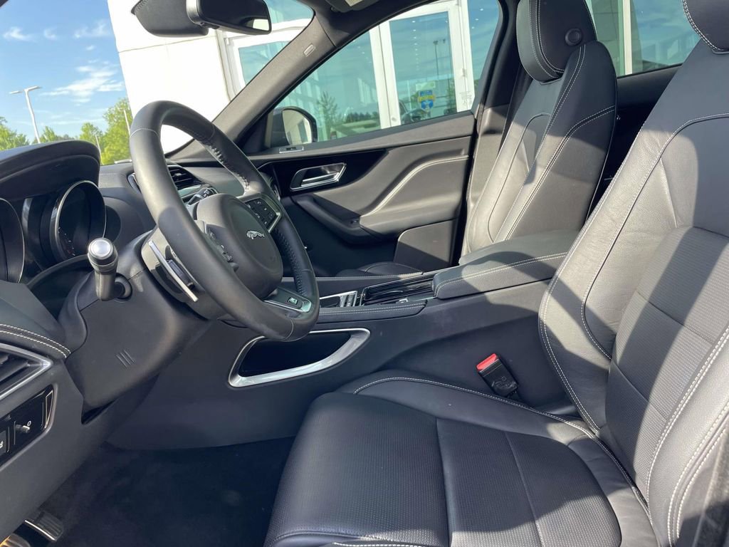 Used 2018 Jaguar F-PACE R-Sport image 13