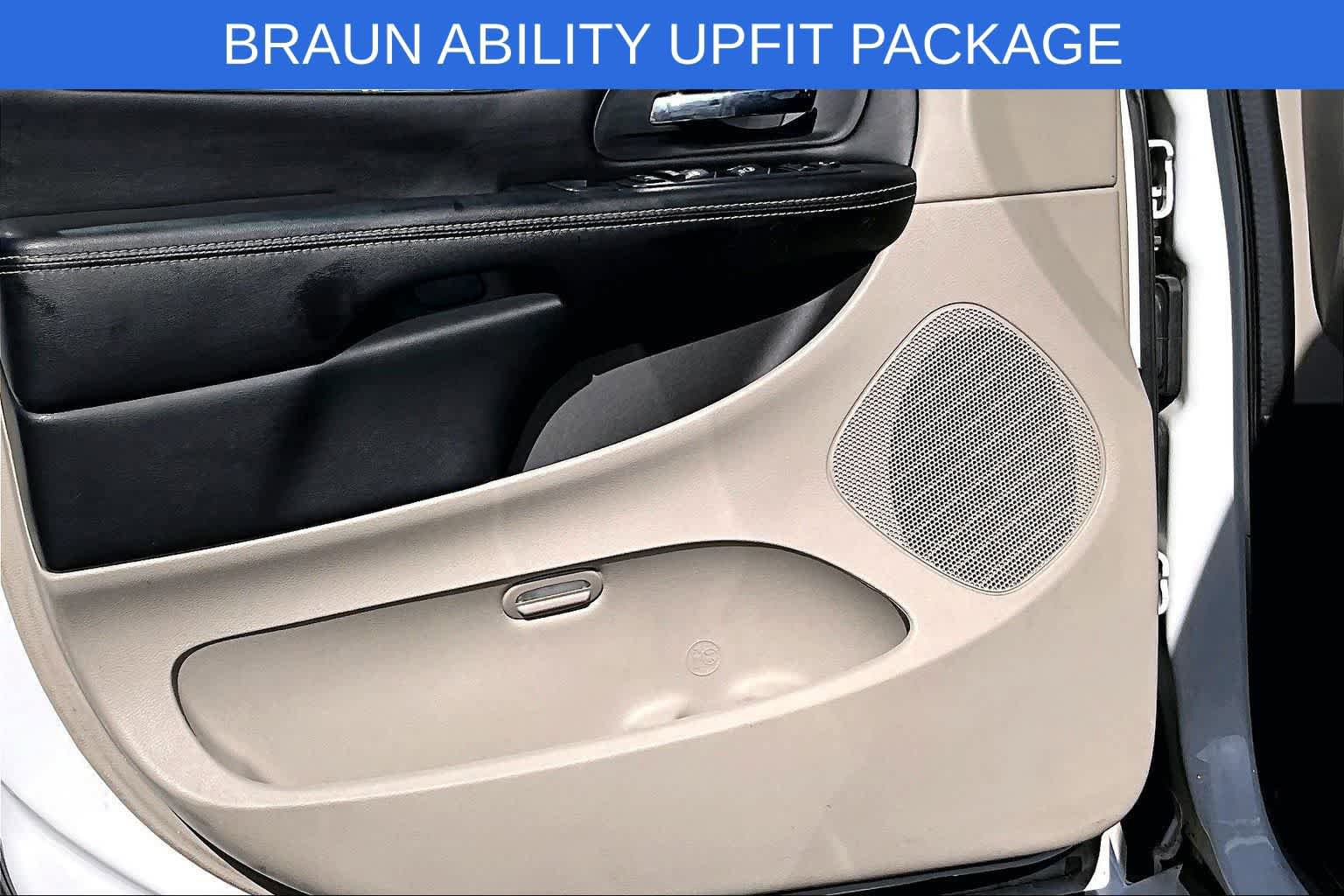 Used 2019 Dodge Grand Caravan SXT FWD image 28