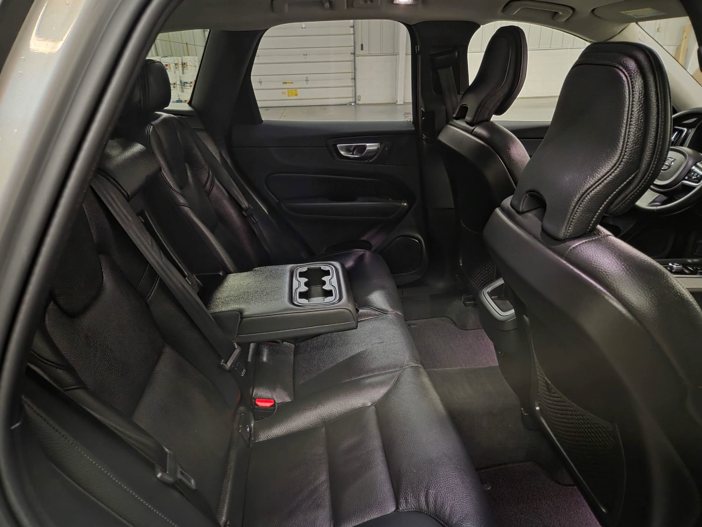 Used 2025 Volvo XC60 B5 Plus image 35