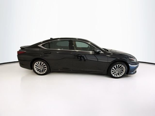 Used 2023 Lexus ES 300h Ultra Luxury image 6