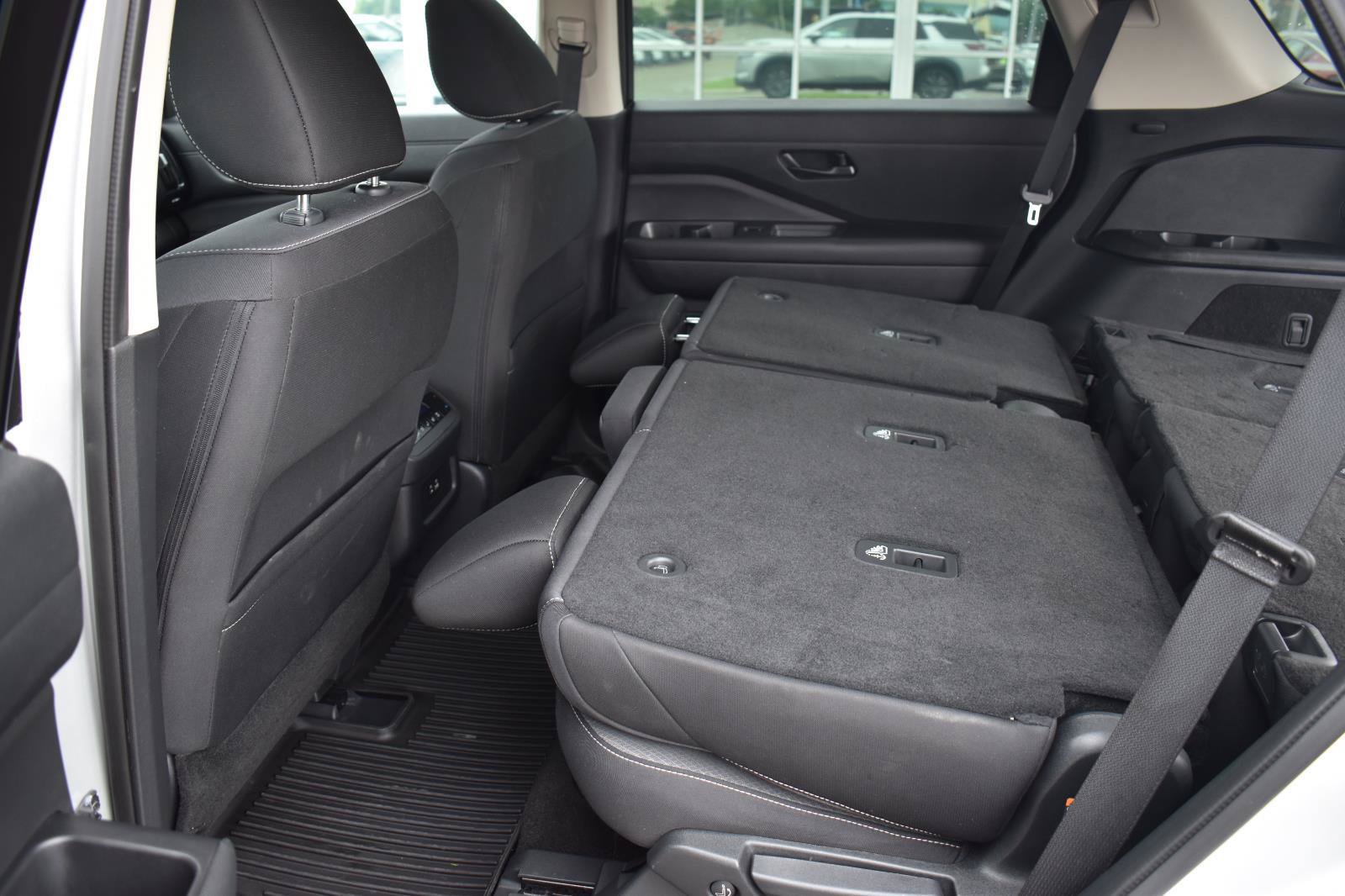 Used 2024 Nissan Pathfinder SV FWD image 67
