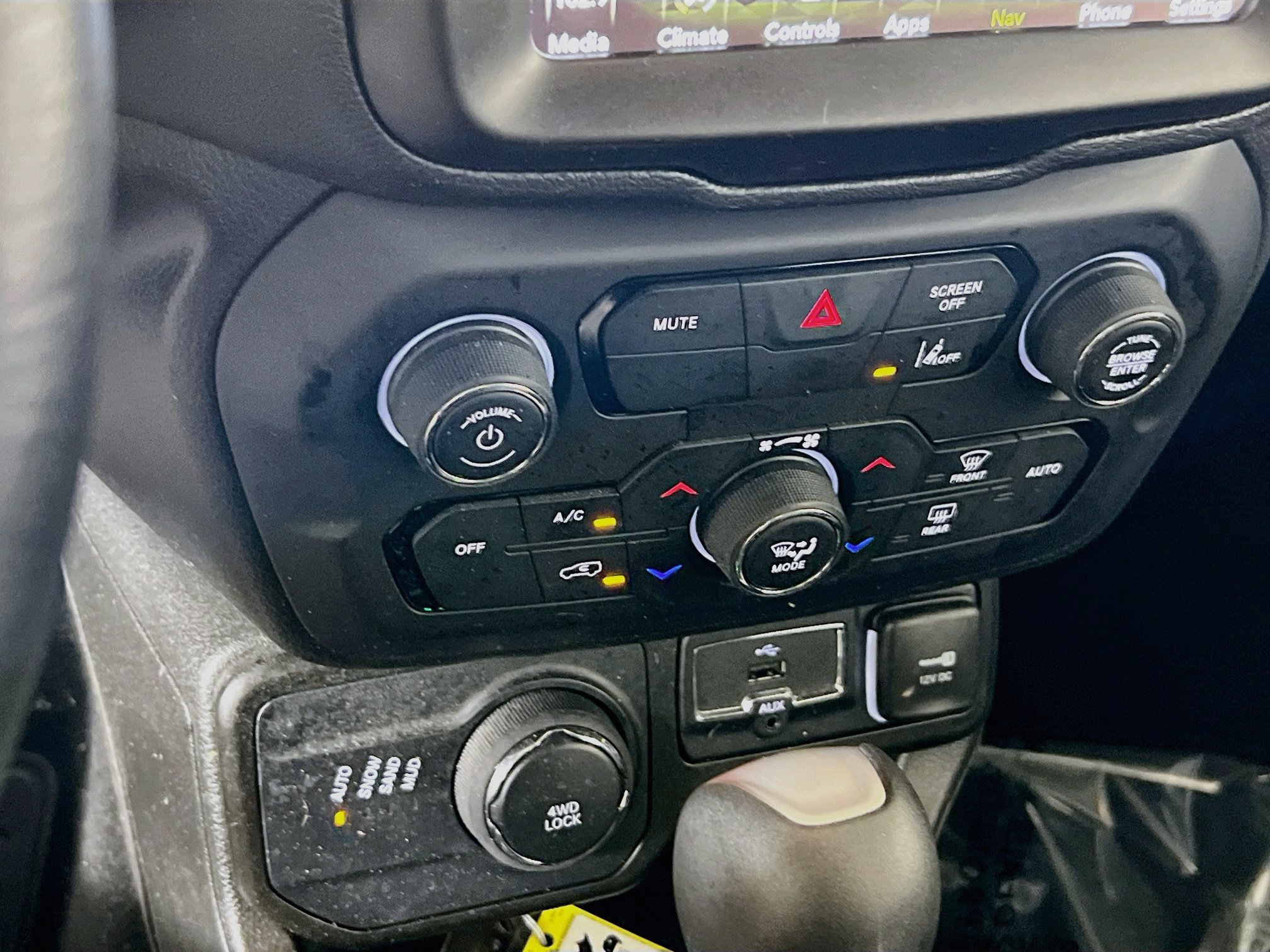 Used 2022 Jeep Renegade Latitude w/ Convenience Group AWD/4WD image 16