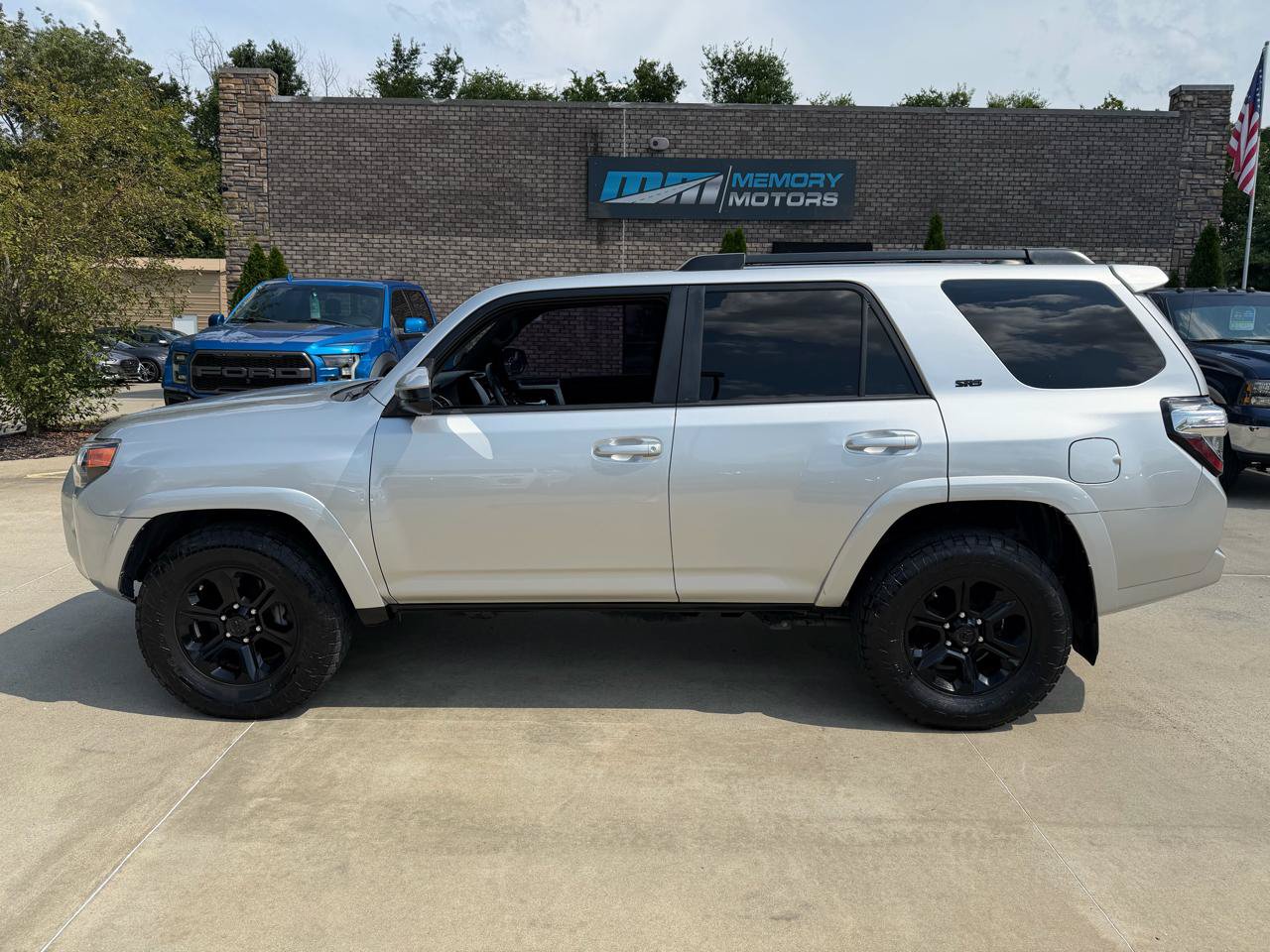 Used 2019 Toyota 4Runner SR5 RWD image 8