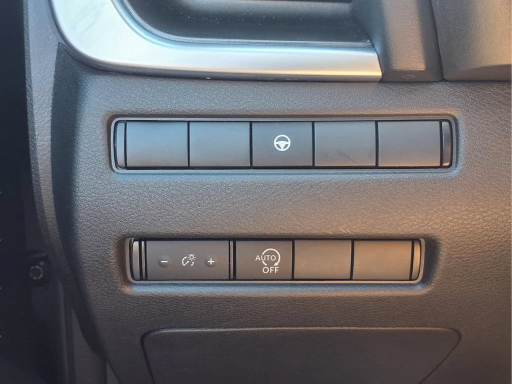 Used 2023 Nissan Rogue SV AWD/4WD image 12