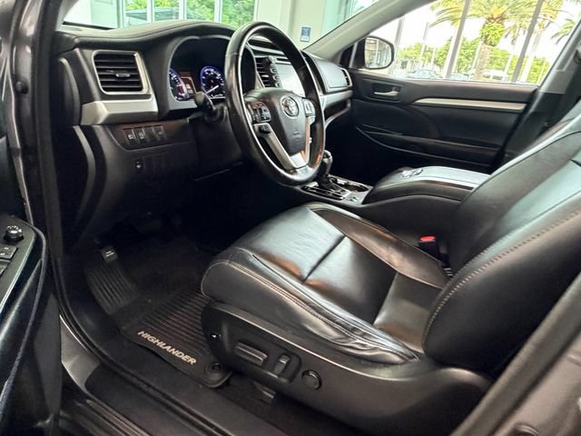 Used 2017 Toyota Highlander XLE w/ Protection Package #3 AWD/4WD image 6