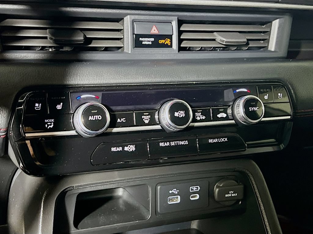 Used 2025 Honda Pilot Black Edition image 15