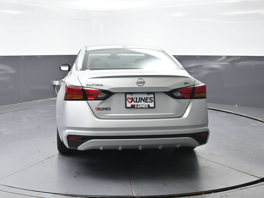 Used 2024 Nissan Altima 2.5 SV FWD image 12