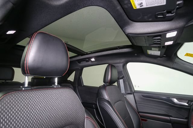 Used 2024 Ford Escape ST-Line w/ Tech Pack #1 AWD/4WD image 18