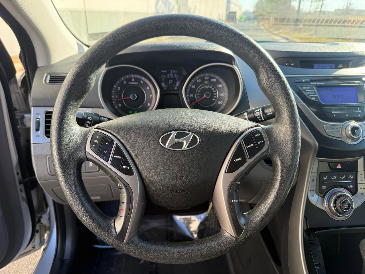 Used 2013 Hyundai Elantra GLS w/ Preferred Pkg image 28