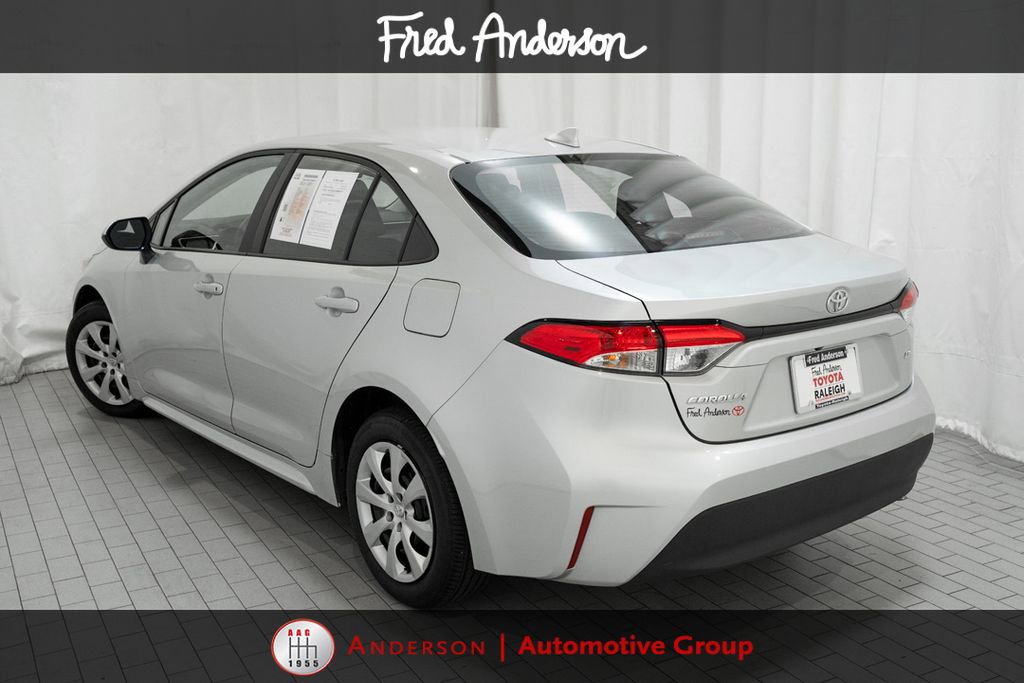 Used 2025 Toyota Corolla LE FWD image 3