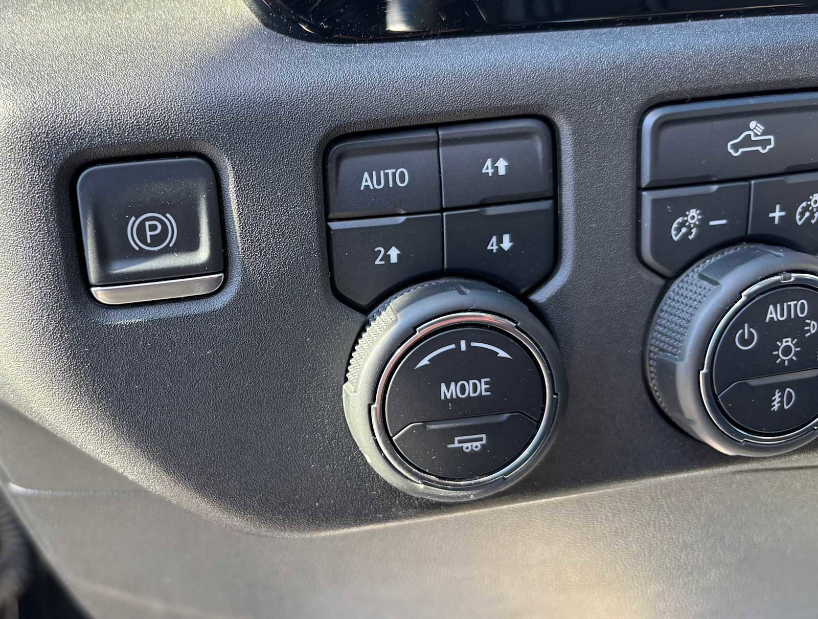 Used 2022 Chevrolet Silverado 1500 LT Trail Boss w/ LPO, Dark Essentials Package image 17