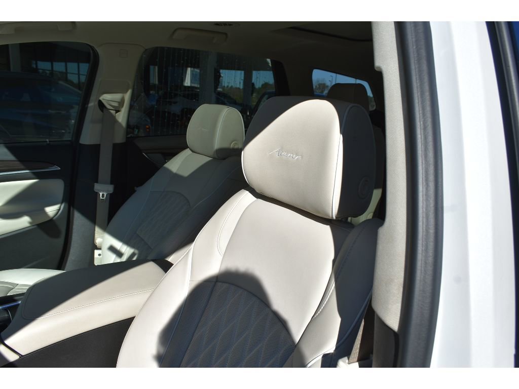 Used 2023 Buick Enclave Avenir w/ Avenir Technology Package image 28