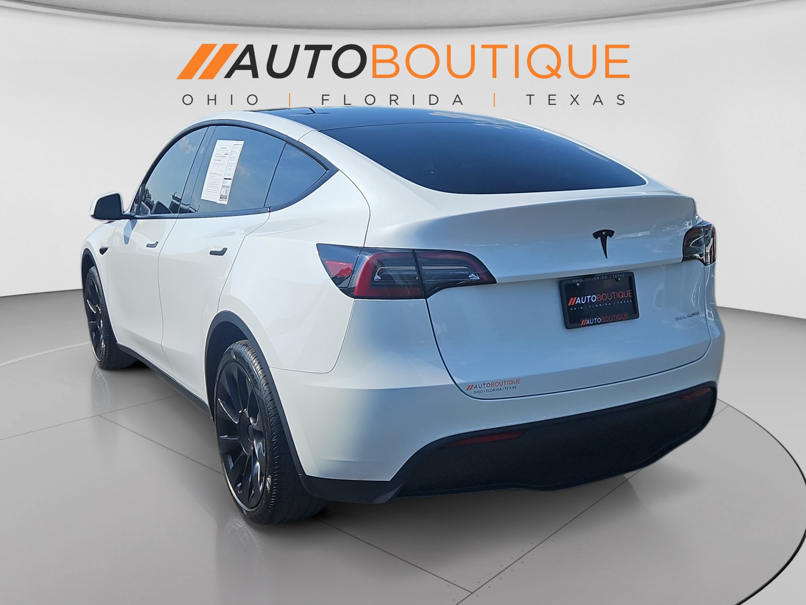 Used 2024 Tesla Model Y Long Range AWD/4WD image 3