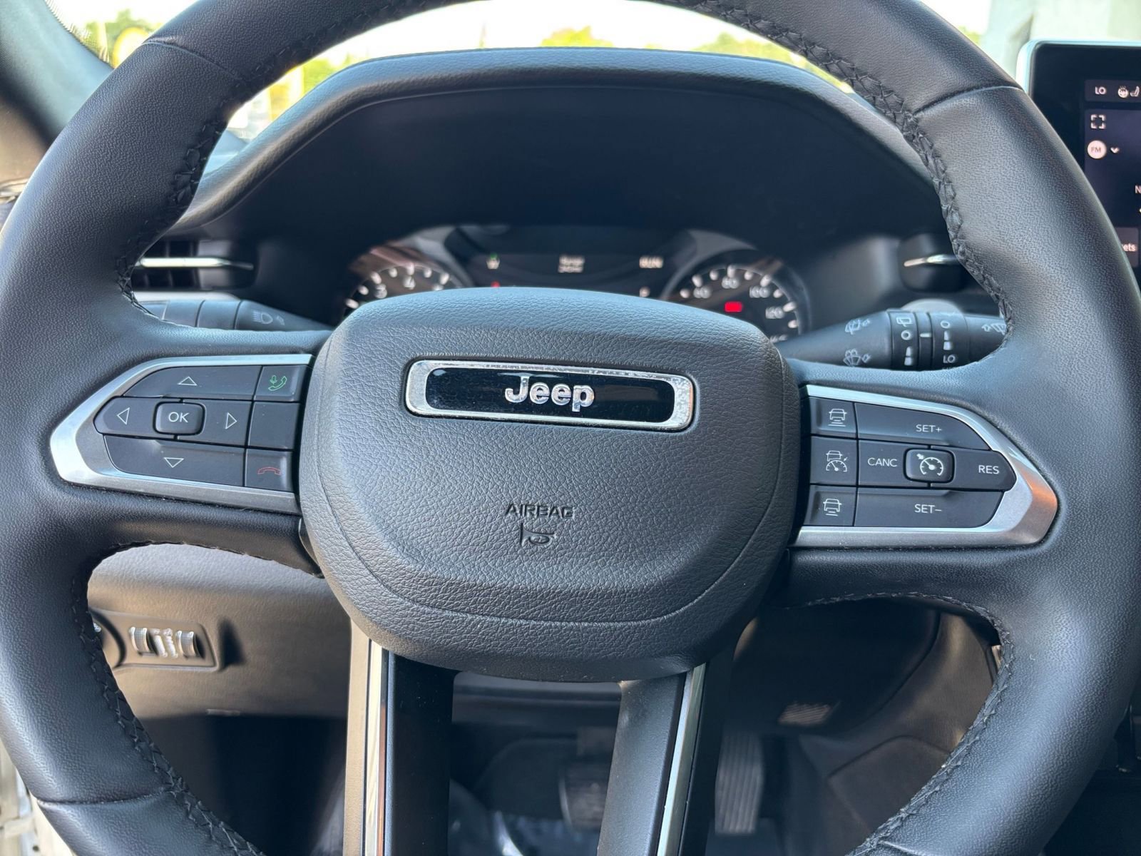Used 2025 Jeep Compass Limited AWD/4WD image 29