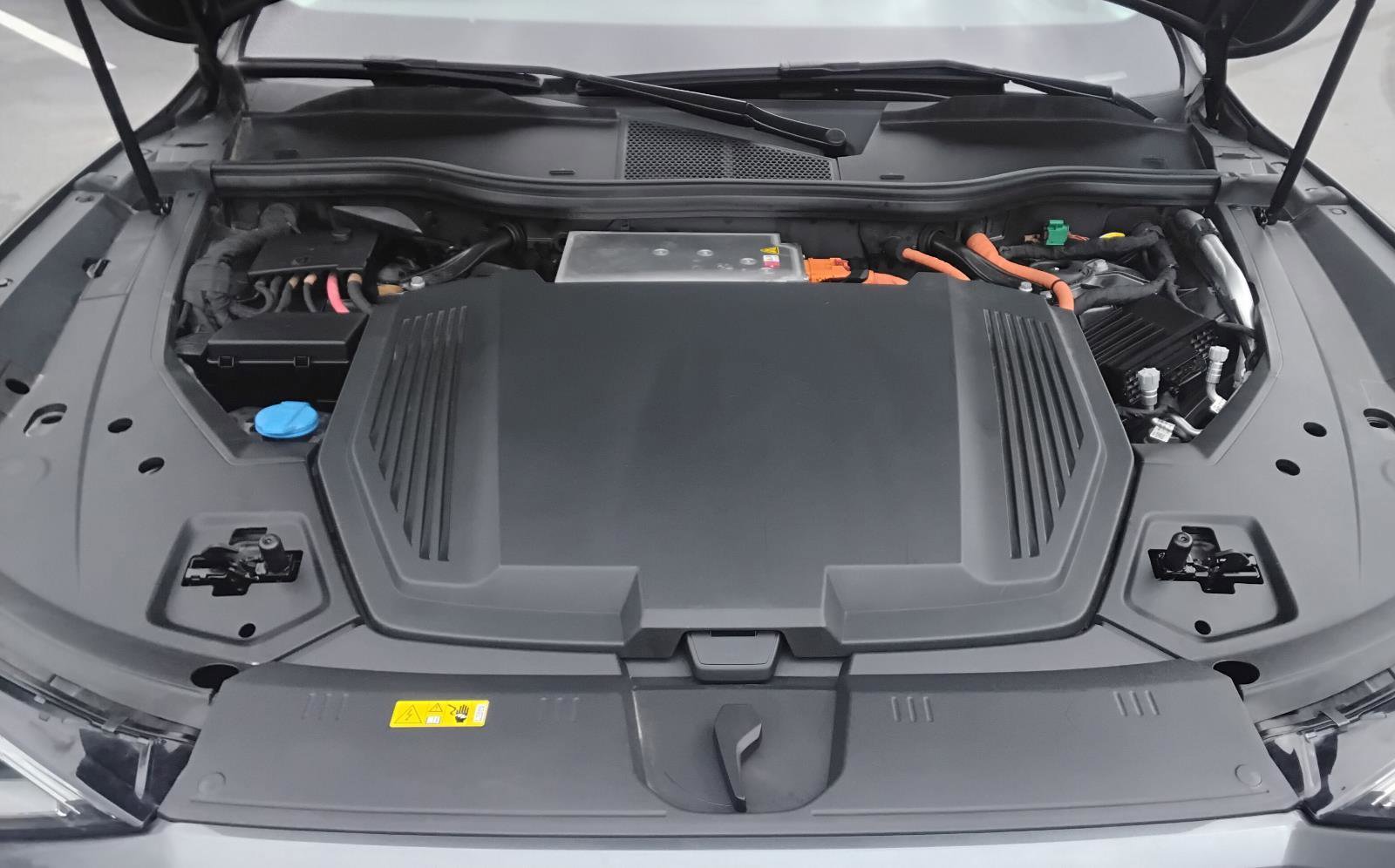 Used 2021 Audi e-tron Prestige w/ Prestige Package image 15