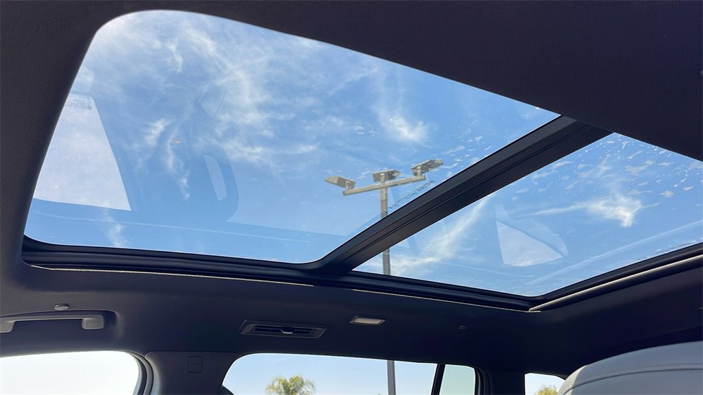 New 2025 GMC Acadia AT4 w/ Luxury Package image 10