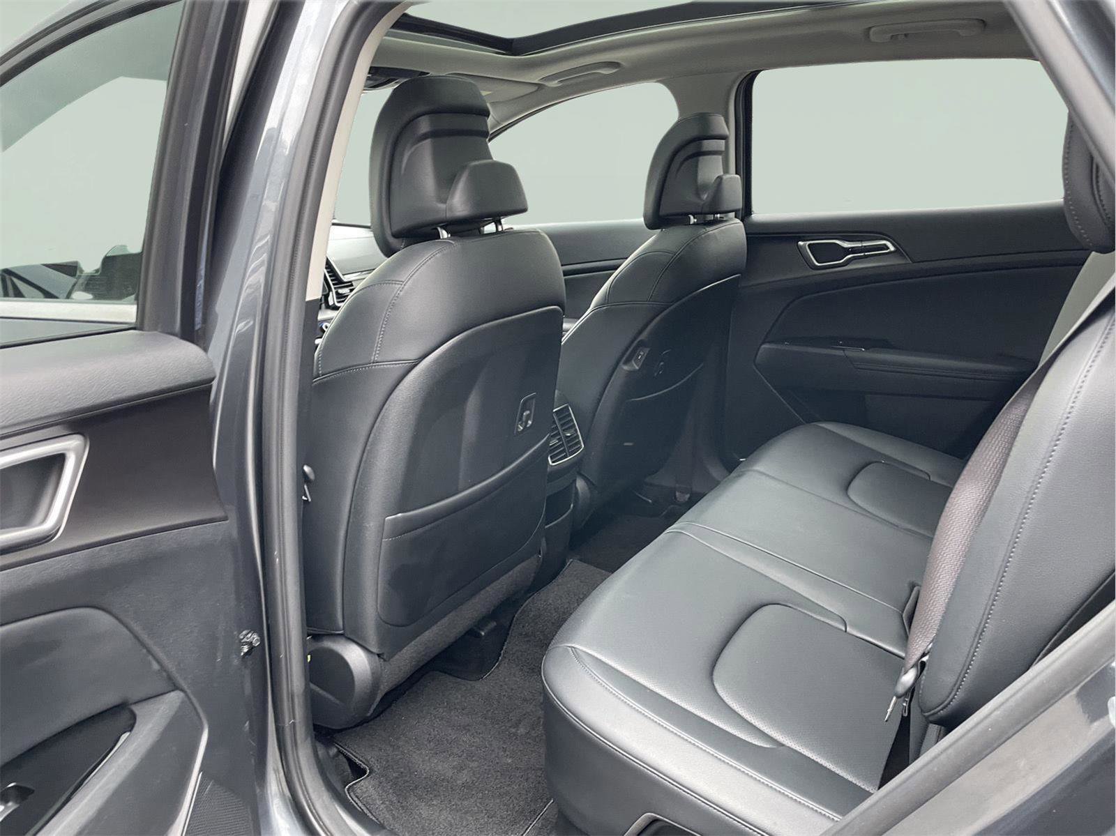 Used 2023 Kia Sportage EX w/ EX Premium Package image 15