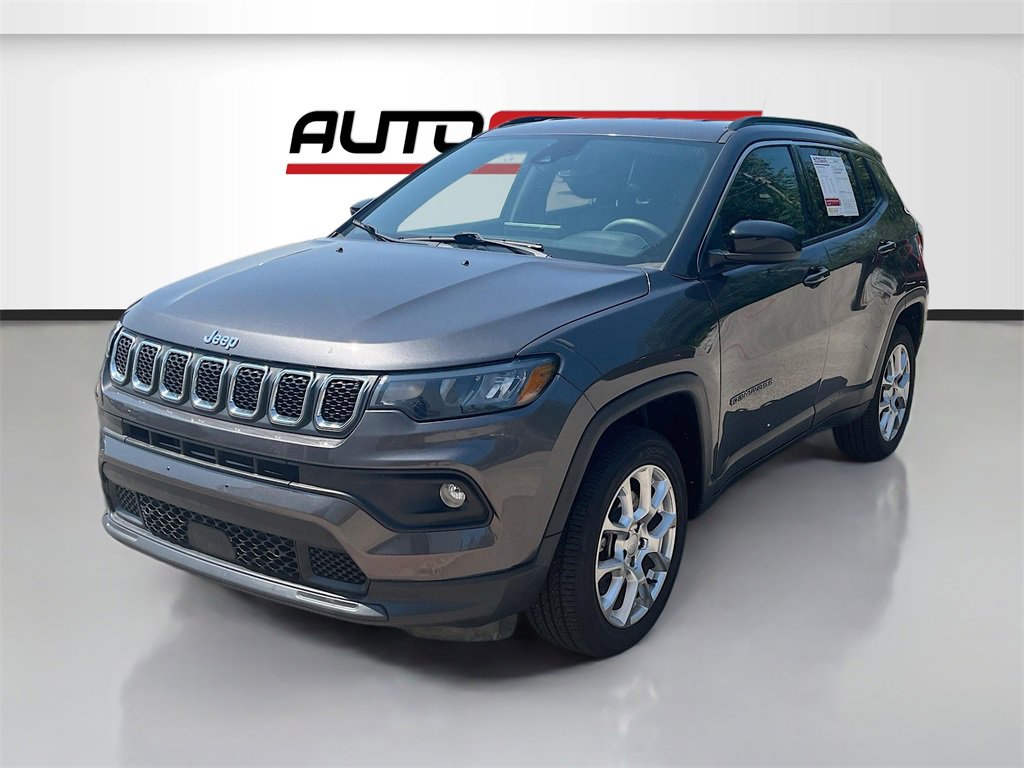 Used 2023 Jeep Compass Latitude image 3