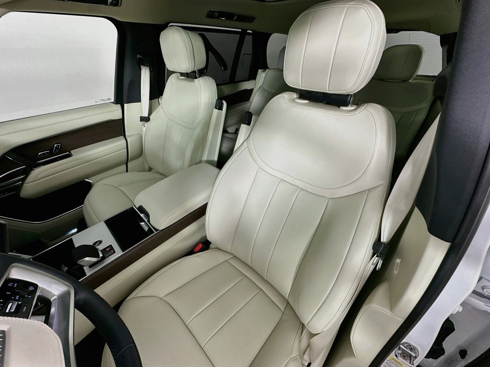 New 2026 Land Rover Range Rover Long Wheelbase SE AWD/4WD image 33