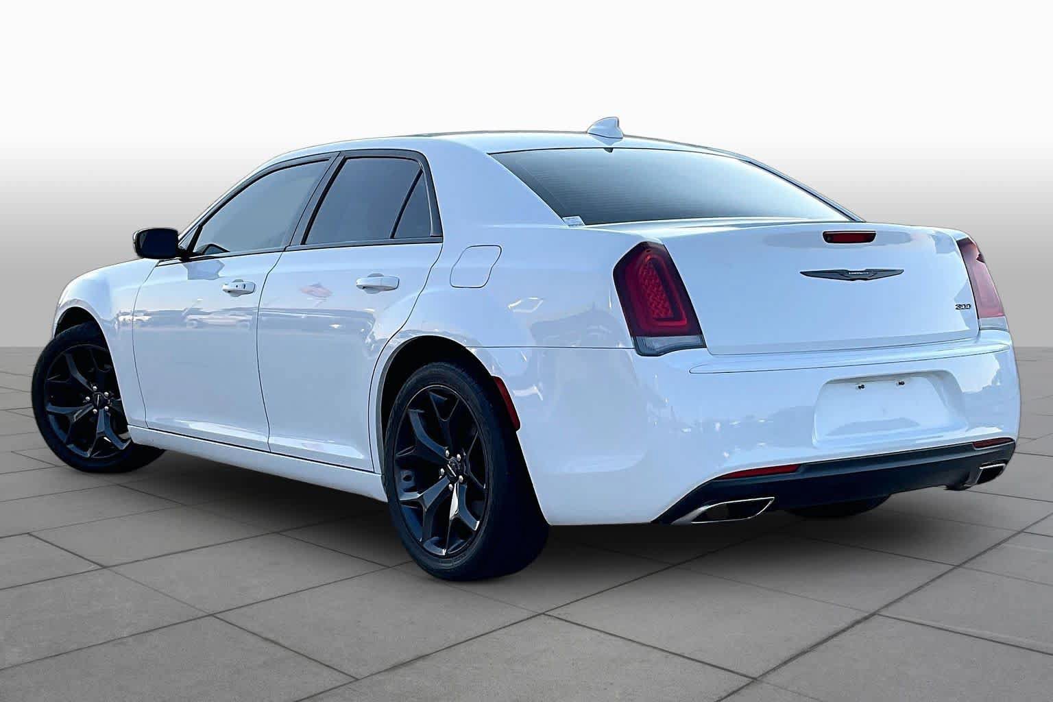 Used 2021 Chrysler 300 Touring w/ Sport Appearance Package RWD image 12