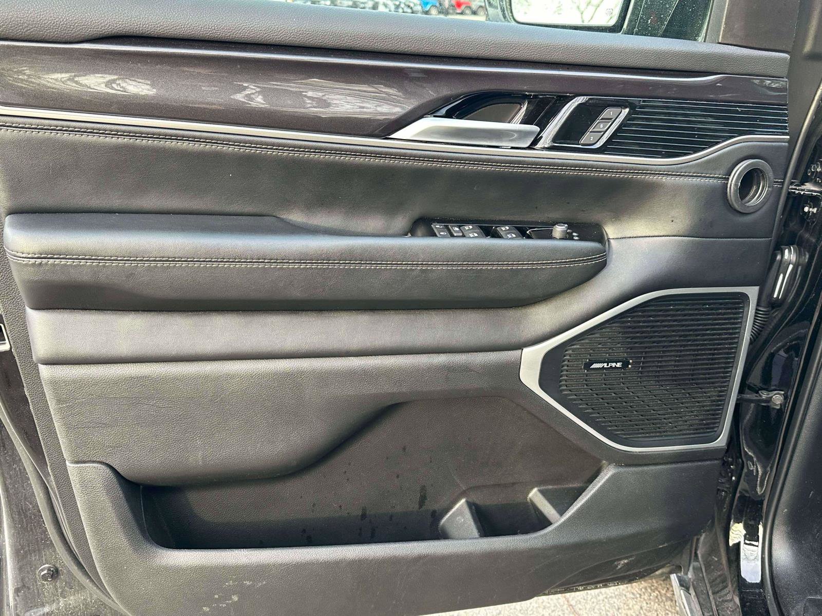 Used 2024 Jeep Wagoneer 4WD w/ Premium Group I image 17