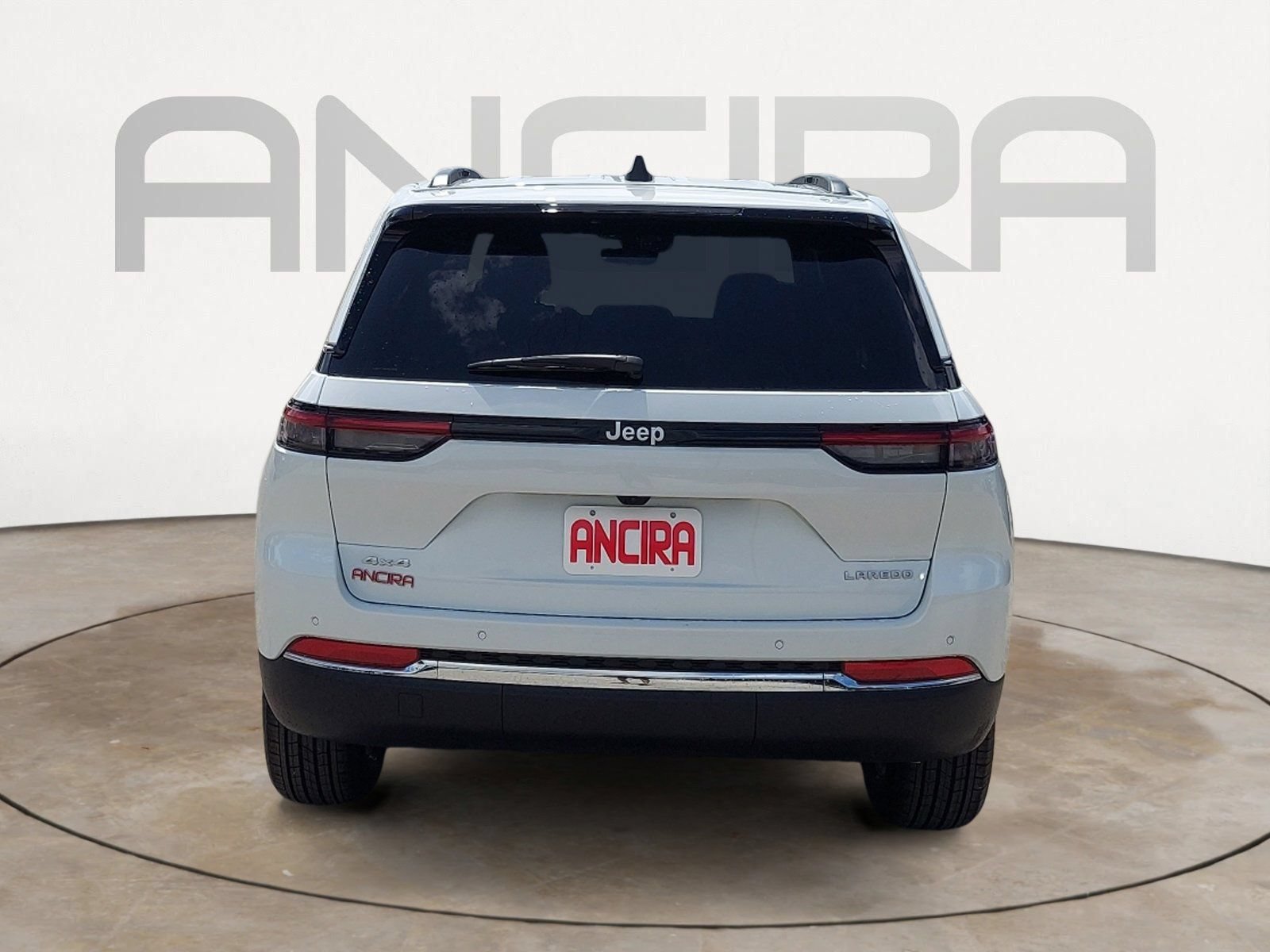 Certified 2026 Jeep Grand Cherokee Laredo AWD/4WD image 11