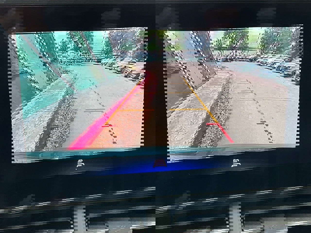 Used 2025 Chevrolet Trax LT w/ LT Convenience Package image 29