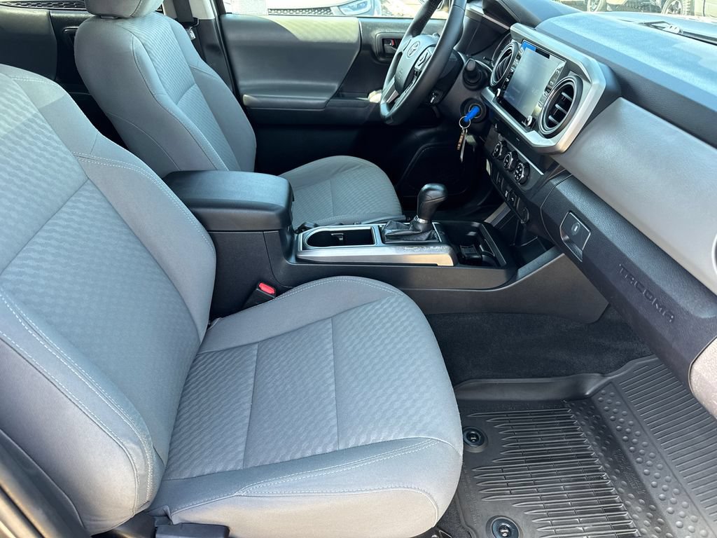 Used 2020 Toyota Tacoma SR5 RWD image 15
