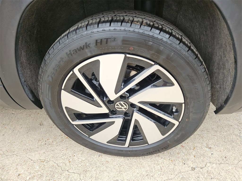 Used 2025 Volkswagen Atlas SE image 25