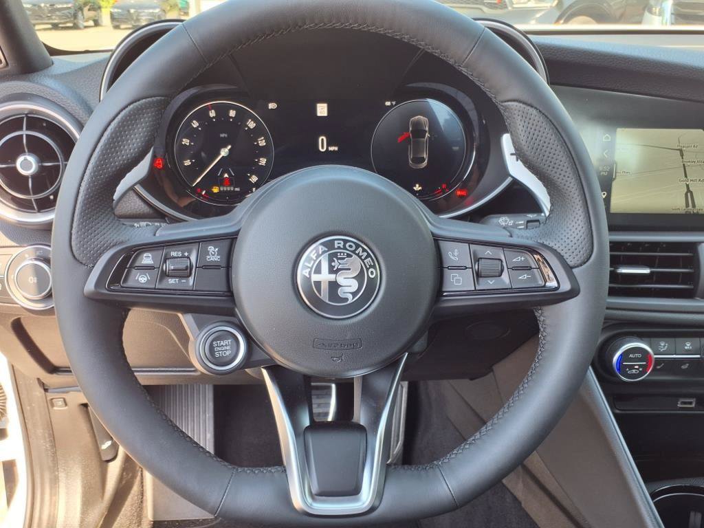 New 2025 Alfa Romeo Giulia w/ Driving Assist Package RWD image 17