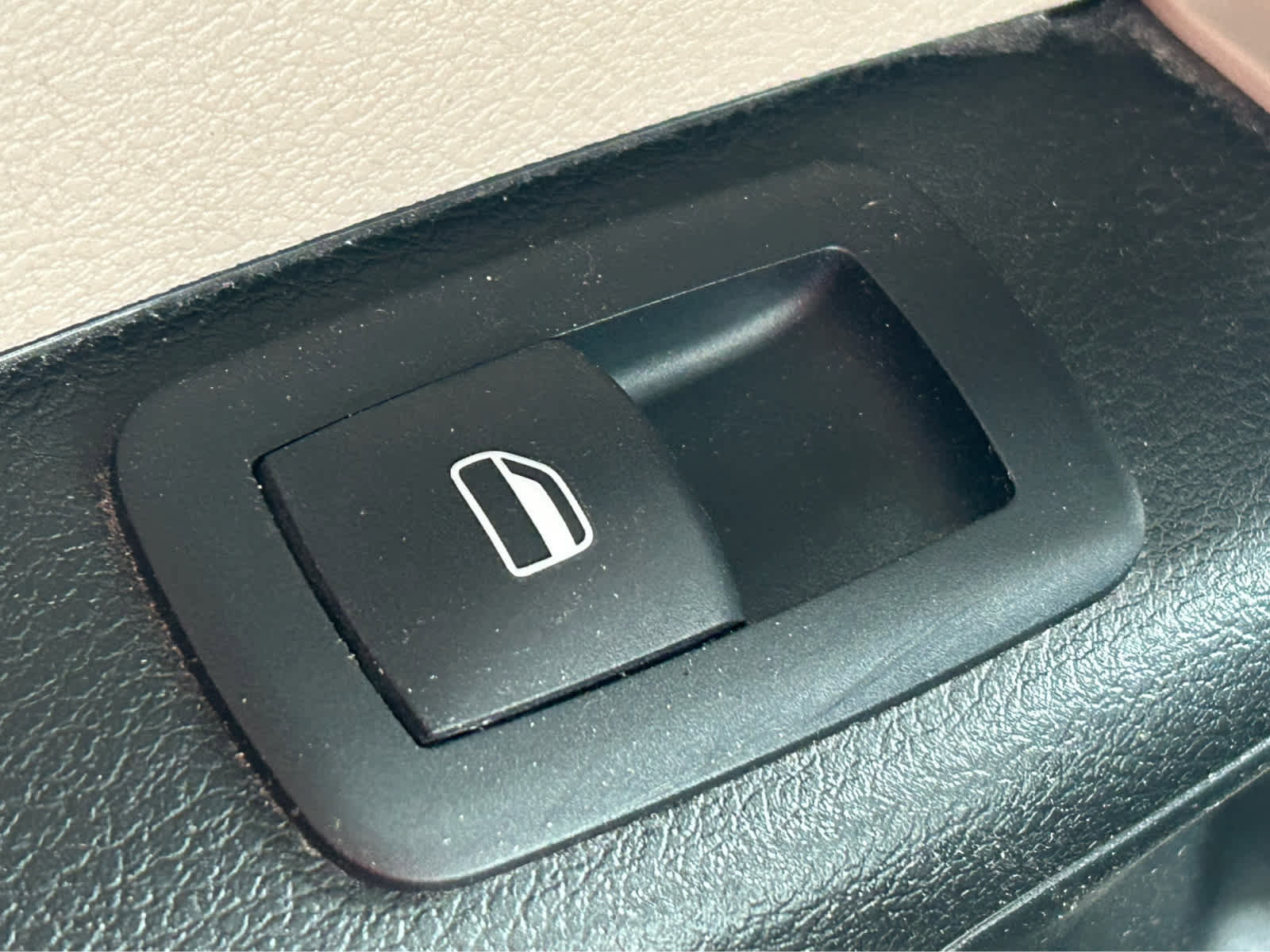 Used 2018 Chrysler Pacifica Touring-L w/ Advanced Safetytec Group FWD image 17