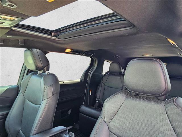 Used 2025 Toyota Sienna Limited image 15