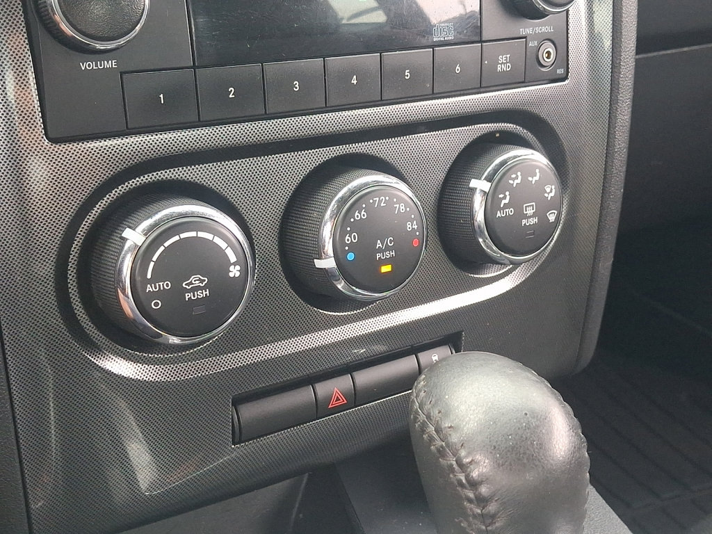 Used 2014 Dodge Challenger SXT RWD image 27