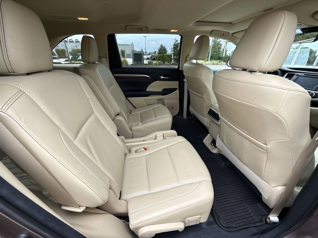 Used 2017 Toyota Highlander Limited AWD/4WD image 17