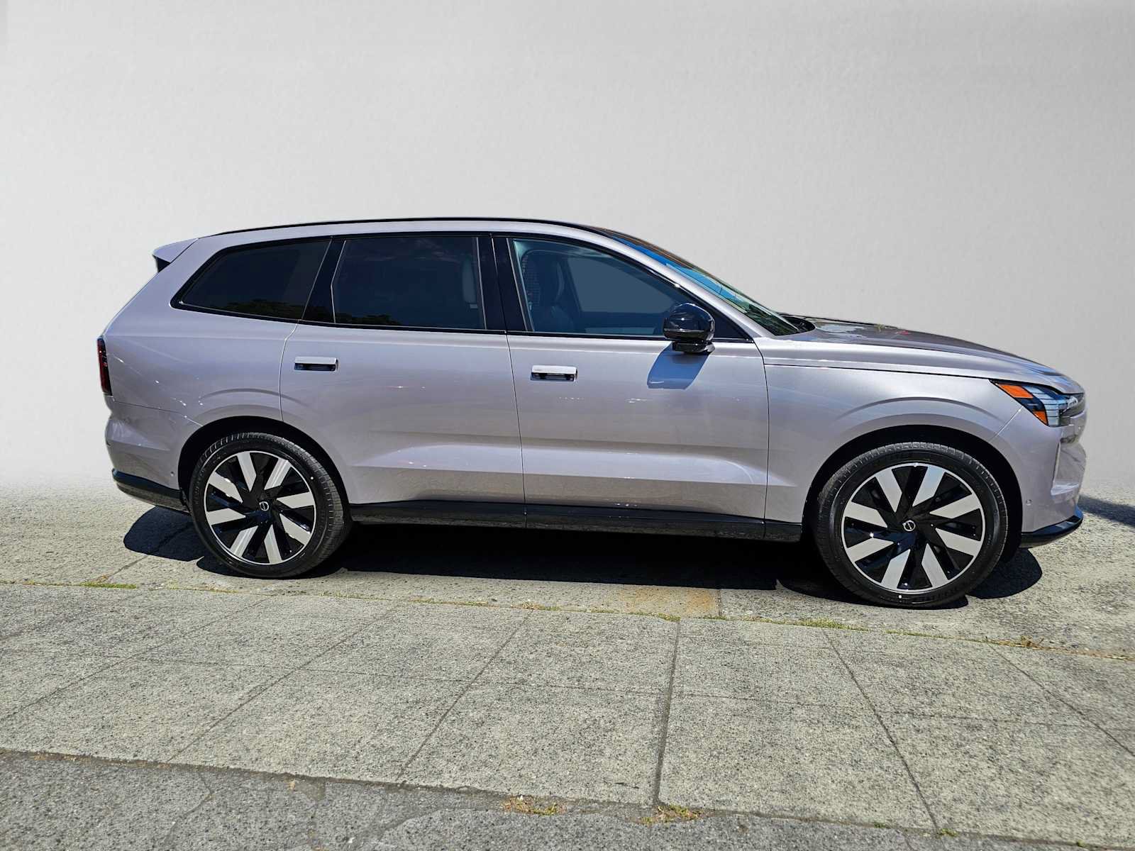 New 2026 Volvo EX90 Ultra AWD/4WD image 2