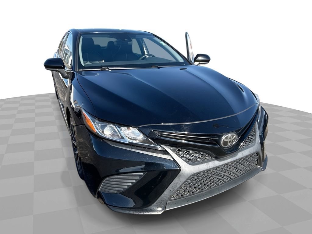 Used 2020 Toyota Camry SE image 1